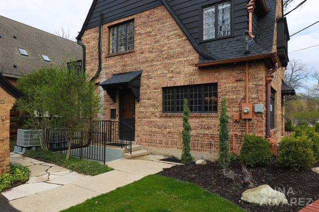 245 Briarwood Avenue SE, East Grand Rapids, MI 49506