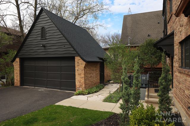 245 Briarwood Avenue SE, East Grand Rapids, MI 49506