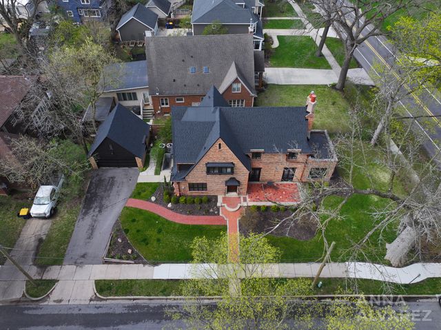 245 Briarwood Avenue SE, East Grand Rapids, MI 49506