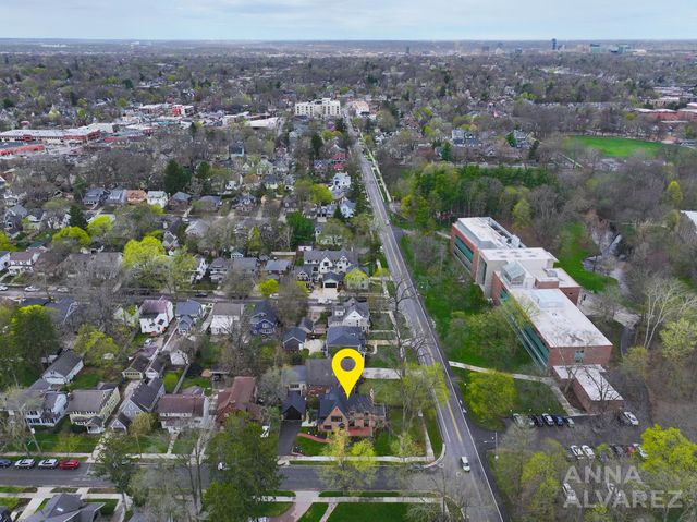 245 Briarwood Avenue SE, East Grand Rapids, MI 49506