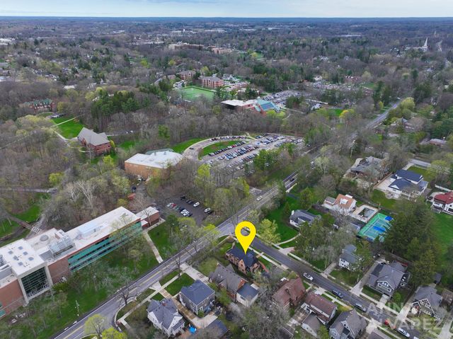 245 Briarwood Avenue SE, East Grand Rapids, MI 49506