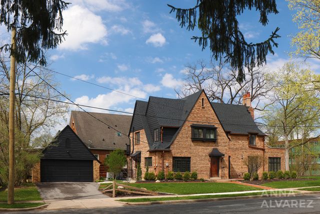 245 Briarwood Avenue SE, East Grand Rapids, MI 49506