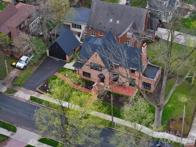 245 Briarwood Avenue SE, East Grand Rapids, MI 49506