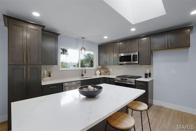 3216 Yorkchester Drive, St Louis, MO 63129