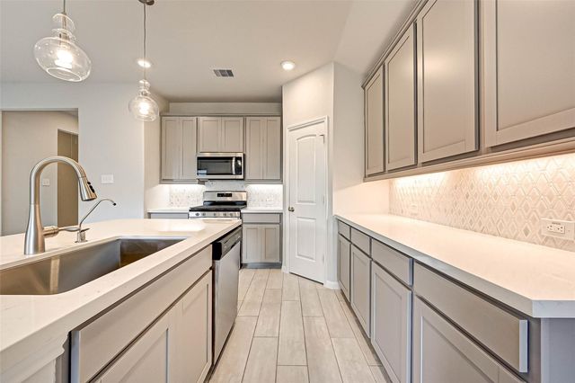 8818 Mugwort Drive, Rosenberg, TX 77469