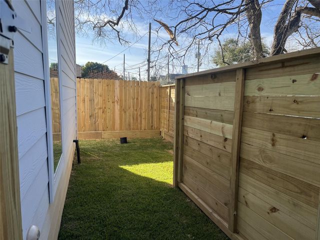 2424 Freeman Street, Houston, TX 77009