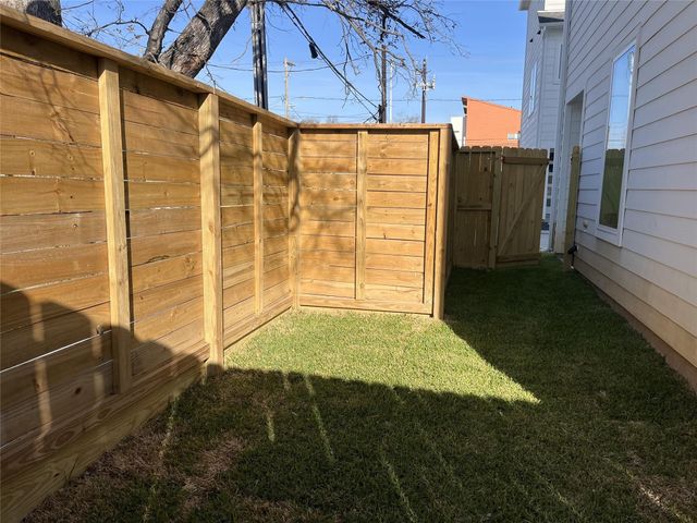 2424 Freeman Street, Houston, TX 77009