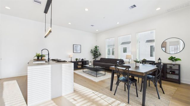 2424 Freeman Street, Houston, TX 77009