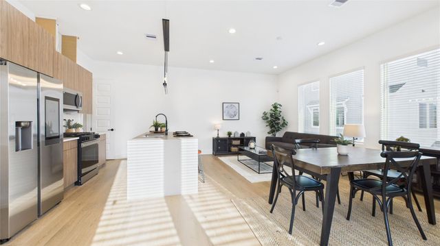 2424 Freeman Street, Houston, TX 77009