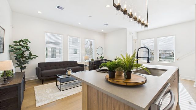 2424 Freeman Street, Houston, TX 77009