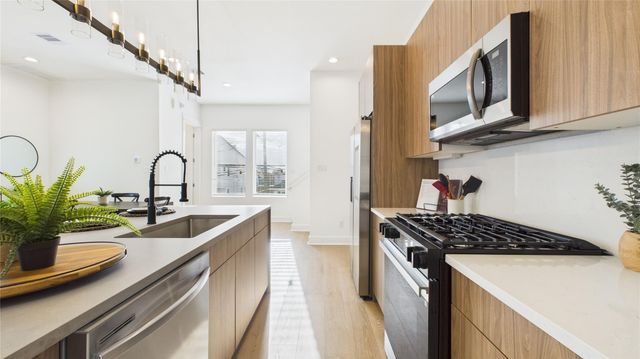 2424 Freeman Street, Houston, TX 77009