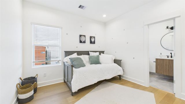 2424 Freeman Street, Houston, TX 77009