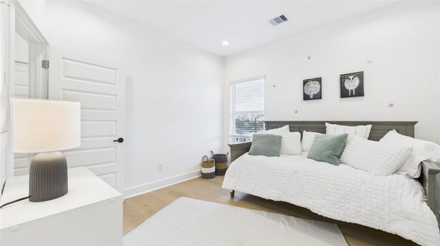 2424 Freeman Street, Houston, TX 77009