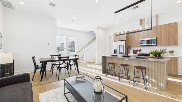 2424 Freeman Street, Houston, TX 77009