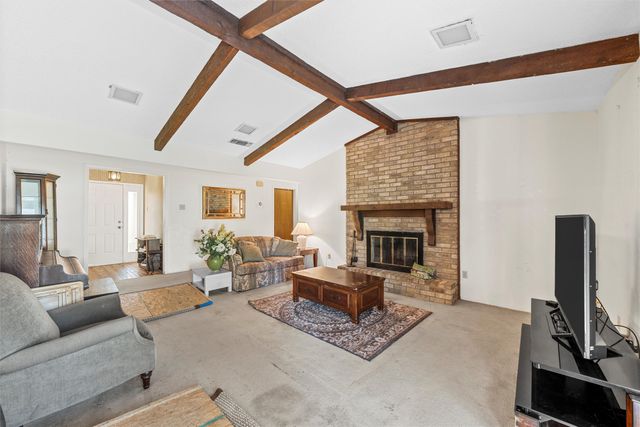 300 Travis Lane, Hewitt, TX 76643