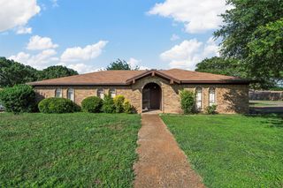 300 Travis Lane, Hewitt, TX 76643