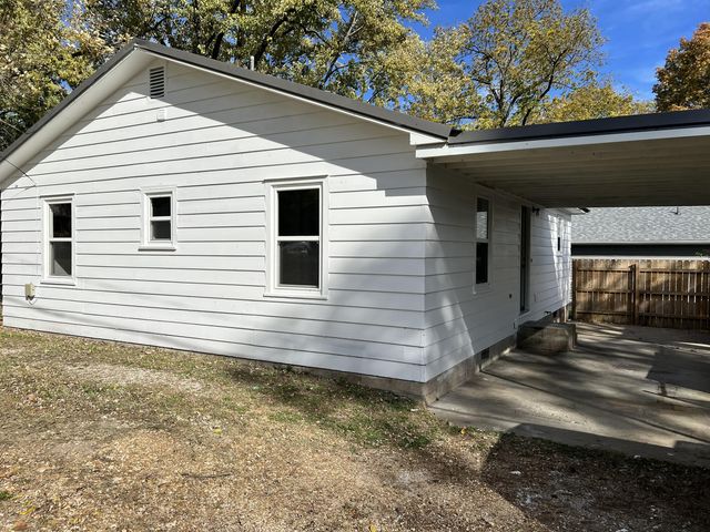606 W Olive Street, Bolivar, MO 65613