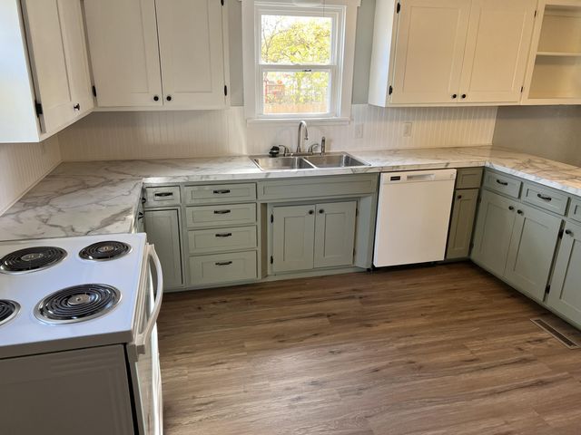 606 W Olive Street, Bolivar, MO 65613