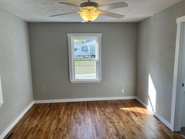 606 W Olive Street, Bolivar, MO 65613