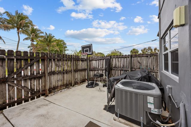 4656 NW 9th Drive 4656, Plantation, FL 33317