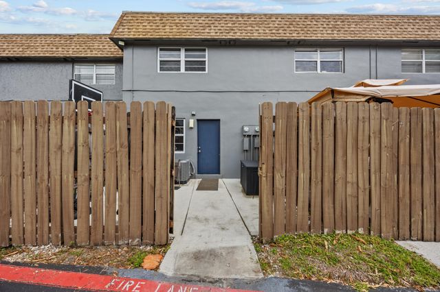 4656 NW 9th Drive 4656, Plantation, FL 33317