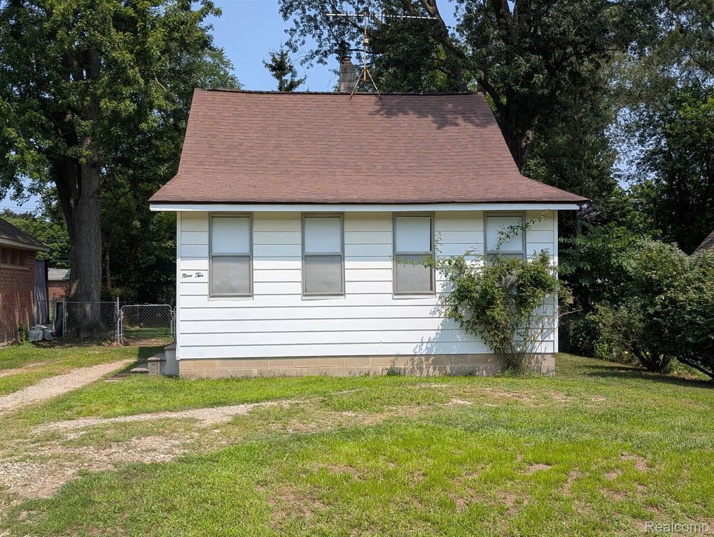 910 Michigan Street, Brighton, MI 48116