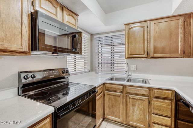 2311 E HARTFORD Avenue 14, Phoenix, AZ 85022