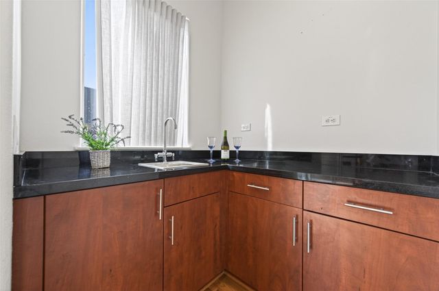 1729 Reinerman Street, Houston, TX 77007