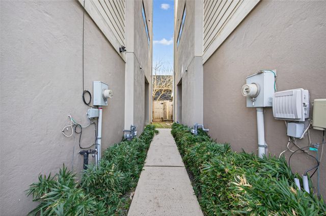 1729 Reinerman Street, Houston, TX 77007