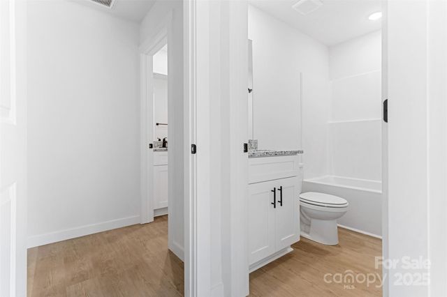 21 8th Avenue SE 5, Hickory, NC 28602