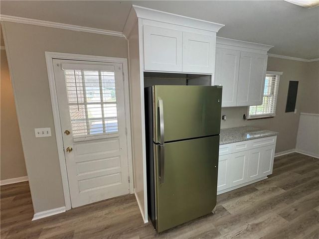 5594 Laurel Lane NW, Lilburn, GA 30047