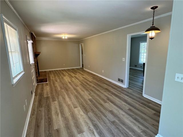 5594 Laurel Lane NW, Lilburn, GA 30047