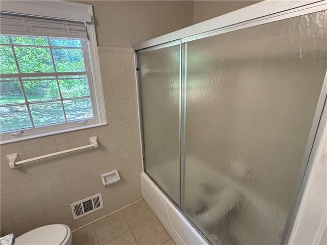 5594 Laurel Lane NW, Lilburn, GA 30047