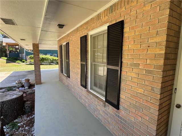 5594 Laurel Lane NW, Lilburn, GA 30047