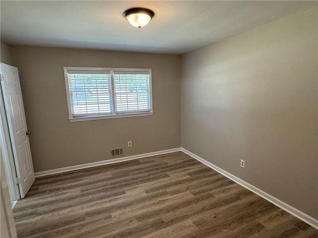 5594 Laurel Lane NW, Lilburn, GA 30047