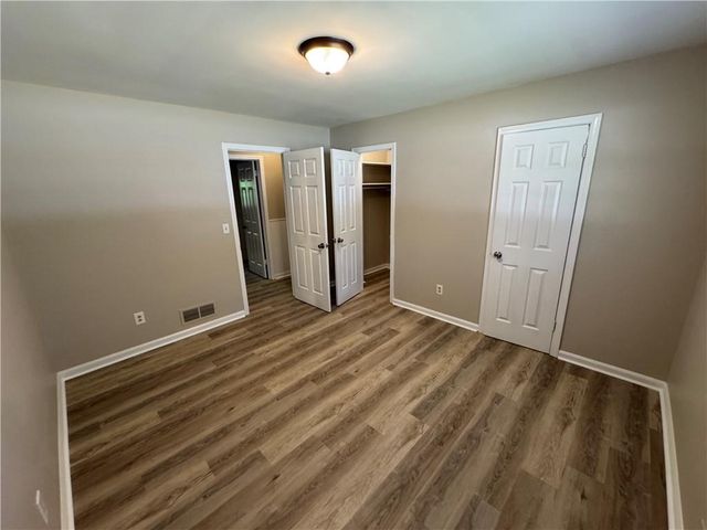 5594 Laurel Lane NW, Lilburn, GA 30047