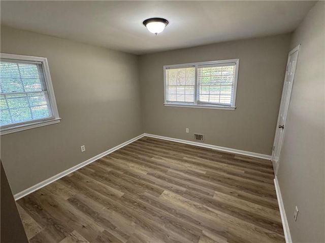 5594 Laurel Lane NW, Lilburn, GA 30047