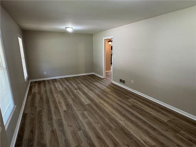 5594 Laurel Lane NW, Lilburn, GA 30047