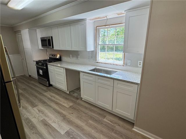 5594 Laurel Lane NW, Lilburn, GA 30047