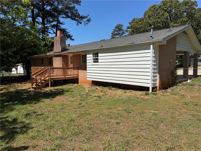 5594 Laurel Lane NW, Lilburn, GA 30047