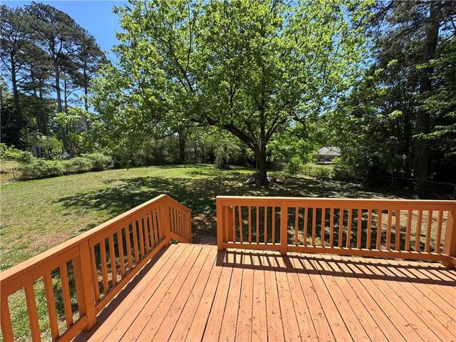 5594 Laurel Lane NW, Lilburn, GA 30047