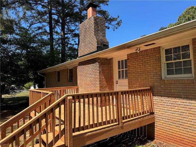 5594 Laurel Lane NW, Lilburn, GA 30047