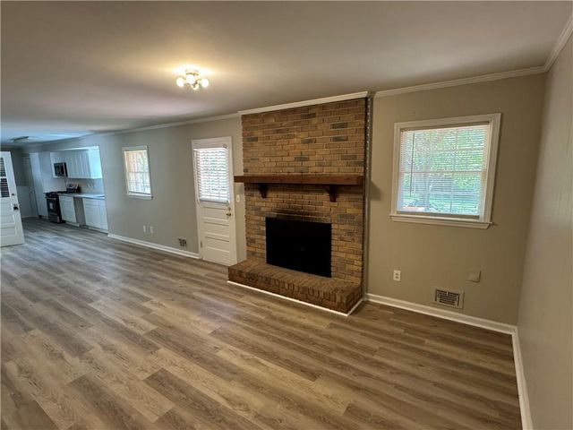 5594 Laurel Lane NW, Lilburn, GA 30047