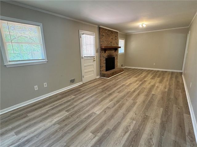 5594 Laurel Lane NW, Lilburn, GA 30047