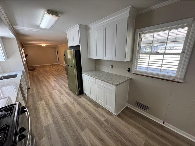 5594 Laurel Lane NW, Lilburn, GA 30047