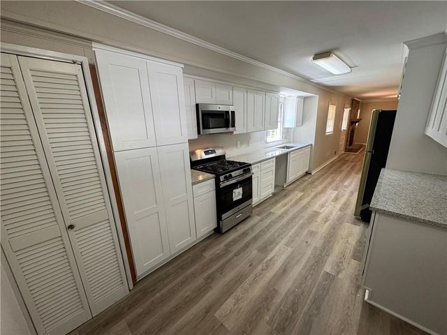 5594 Laurel Lane NW, Lilburn, GA 30047