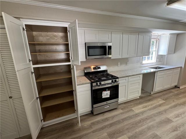 5594 Laurel Lane NW, Lilburn, GA 30047