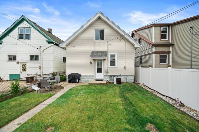 1724 S 72nd STREET, Milwaukee, WI 53214
