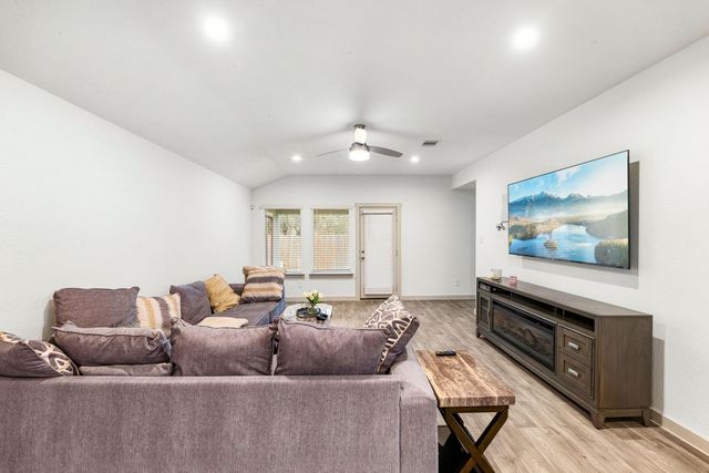 12902 Wempe Way, Houston, TX 77047