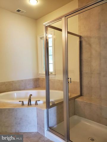 411 GREENEBAUM LN, Gaithersburg, MD 20878